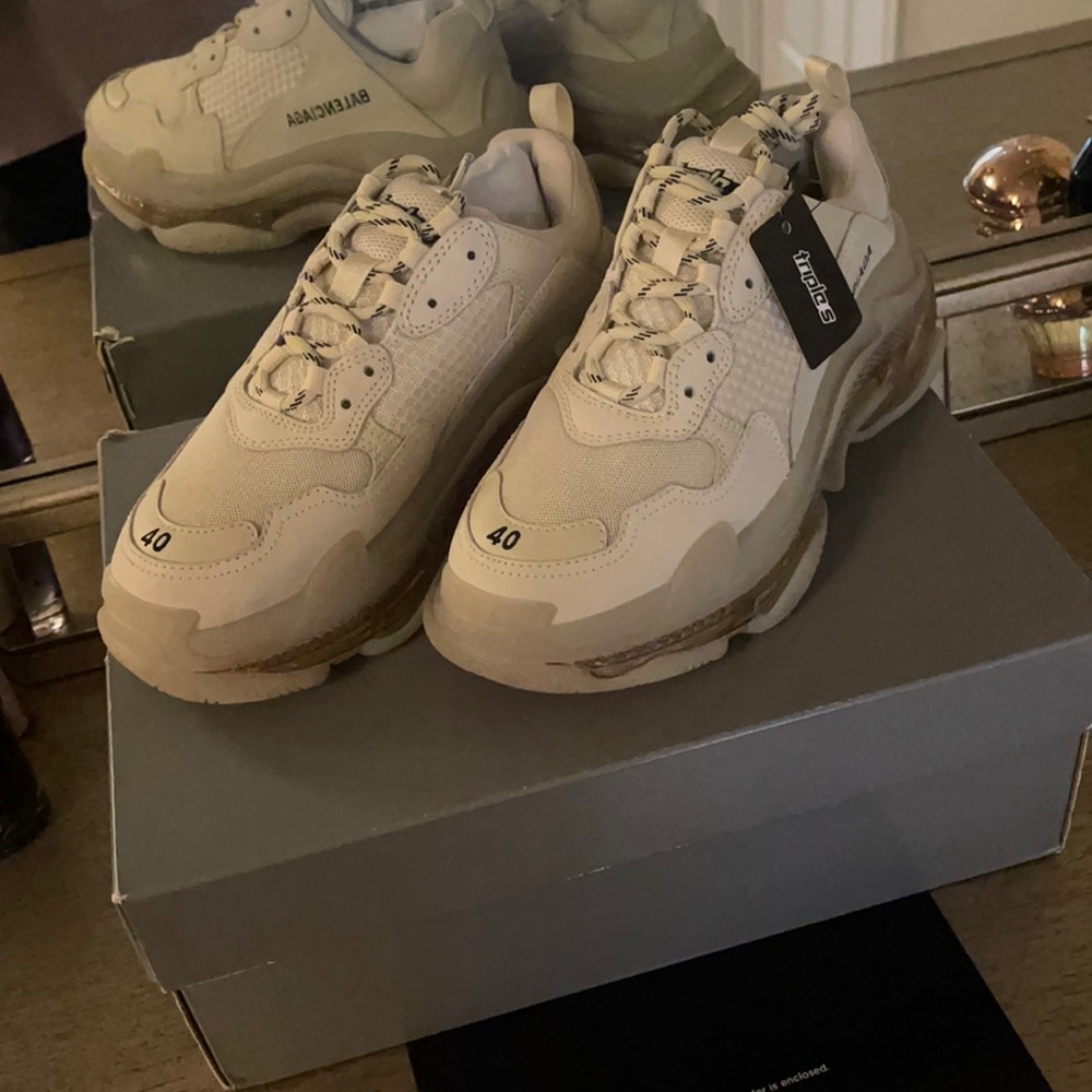 Balenciaga triple s sneaker size 40